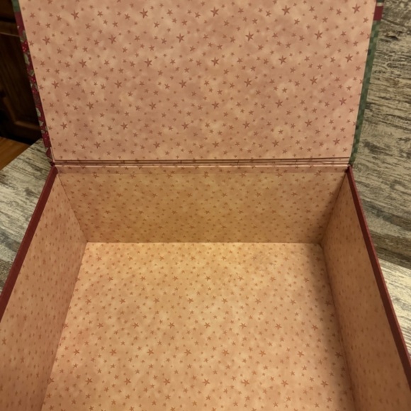 Vintage Holiday Decorative Box - Picture 5 of 6
